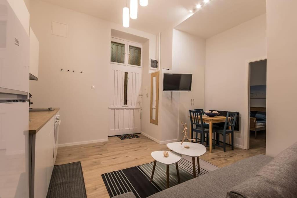A+ Budapest Central Dob Street Apartman Kültér fotó